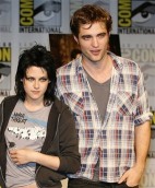 Robert Pattinson y Kristen Stewart habían sido vistos agarrados de la mano por el área de Vancouver mientras filmaban la última película de la saga de "Twilight"